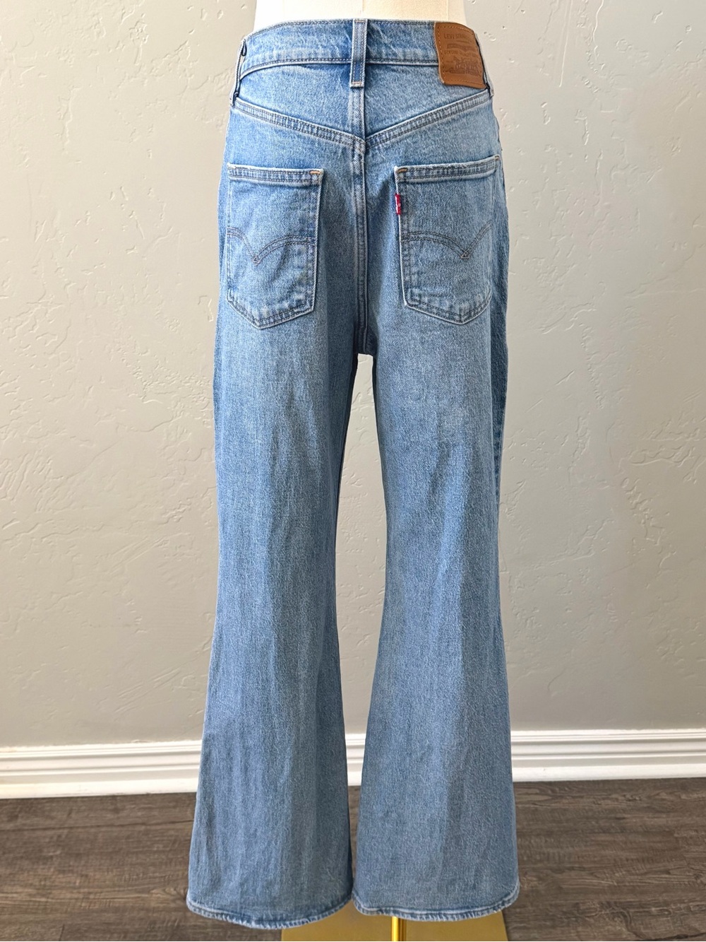 Levi’s Premium 70s High Flare Jeans 26 Light Wash Distressed Denim - Picture 3 of 13